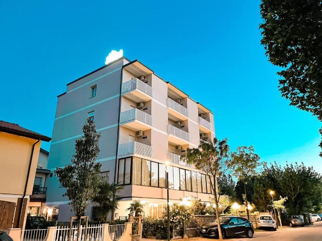 Hotel Sara Cesenatico Buitenkant foto