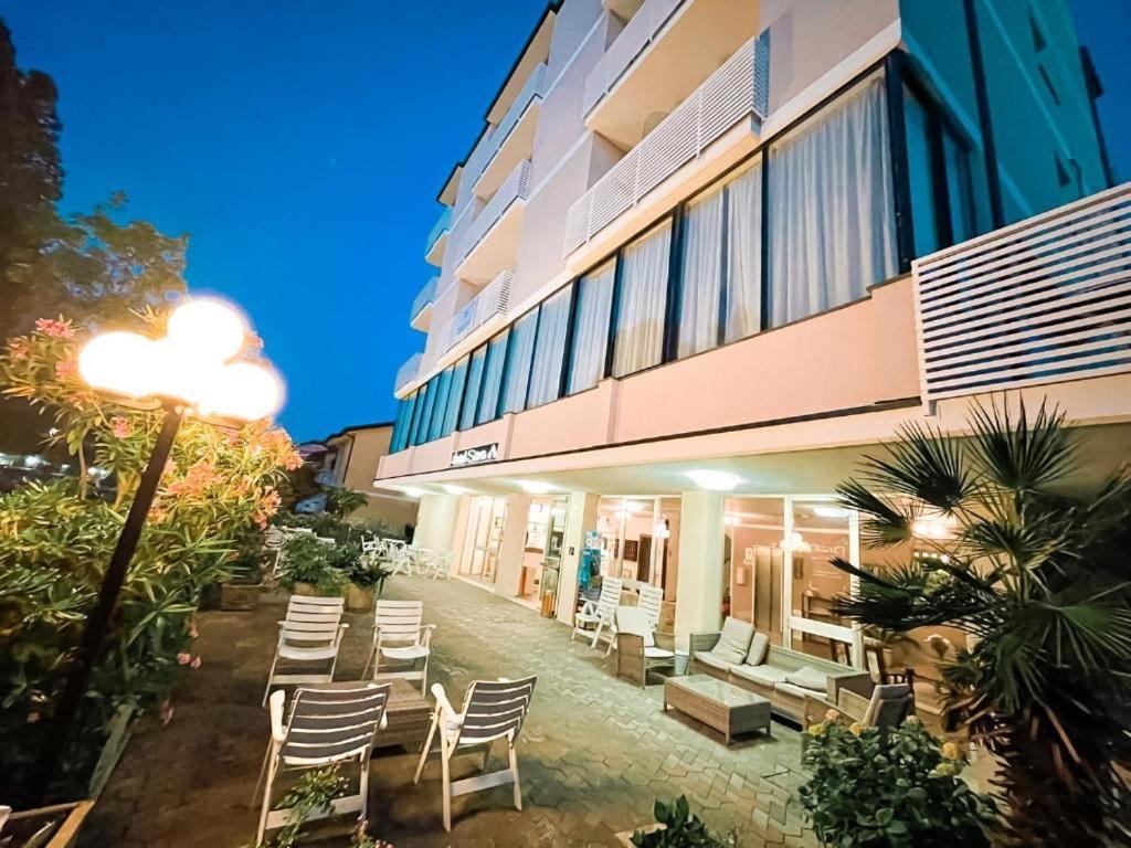 Hotel Sara Cesenatico Buitenkant foto
