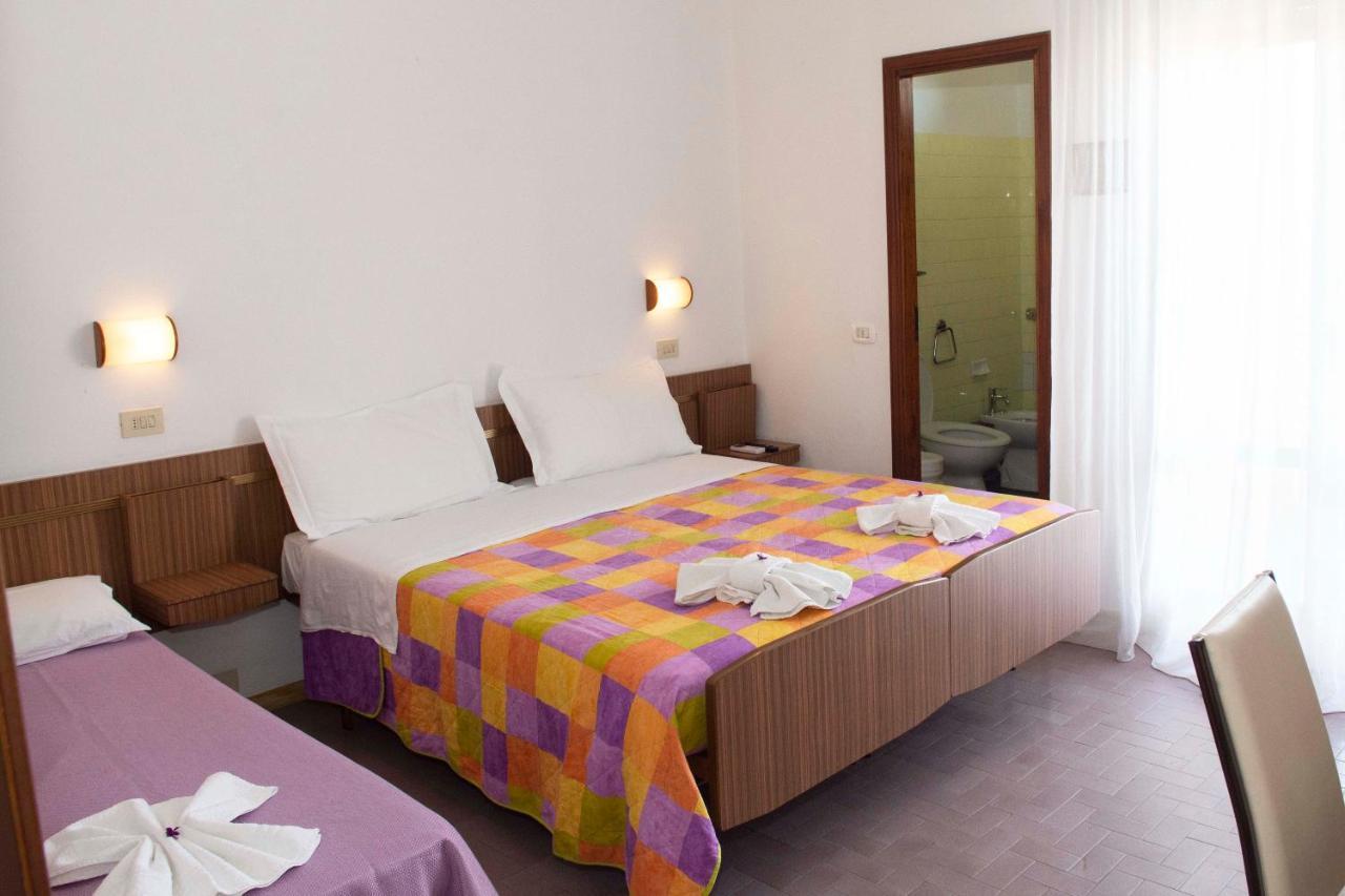 Hotel Sara Cesenatico Buitenkant foto