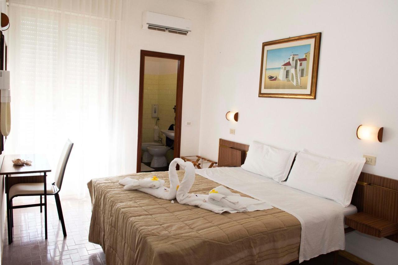 Hotel Sara Cesenatico Buitenkant foto