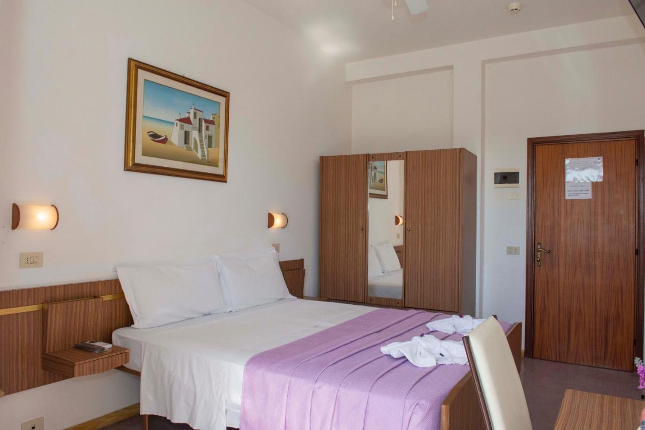 Hotel Sara Cesenatico Buitenkant foto