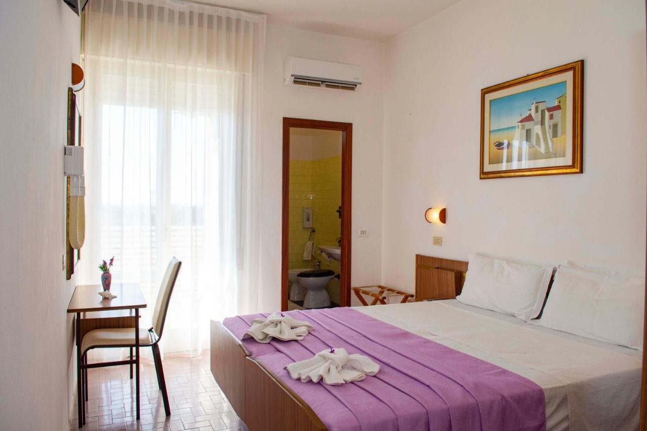 Hotel Sara Cesenatico Buitenkant foto