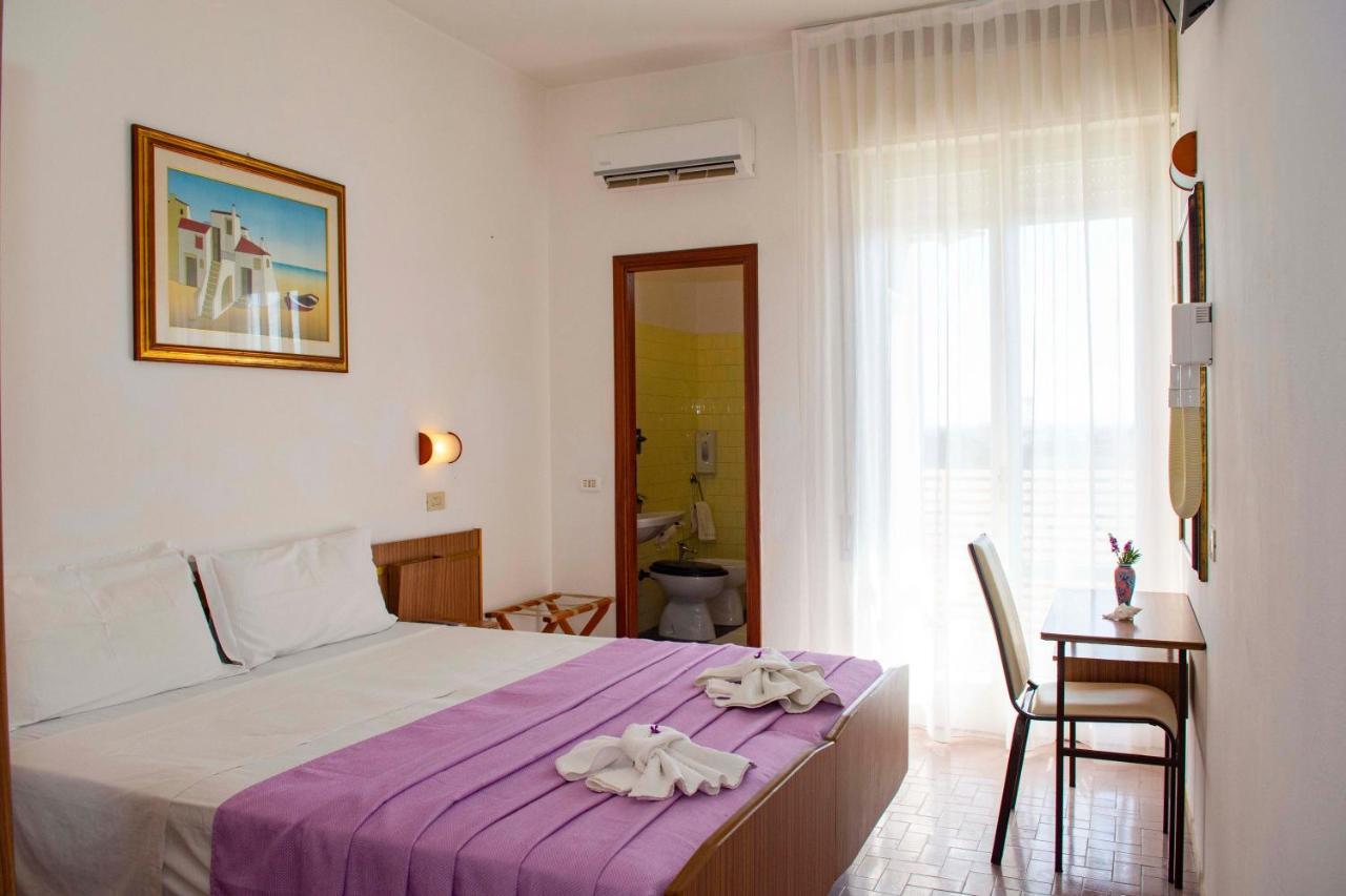 Hotel Sara Cesenatico Buitenkant foto