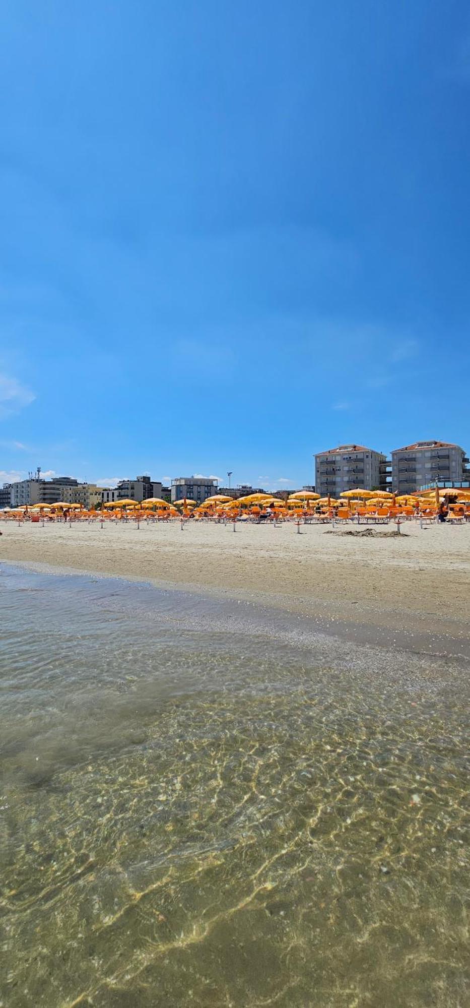 Hotel Sara Cesenatico Buitenkant foto