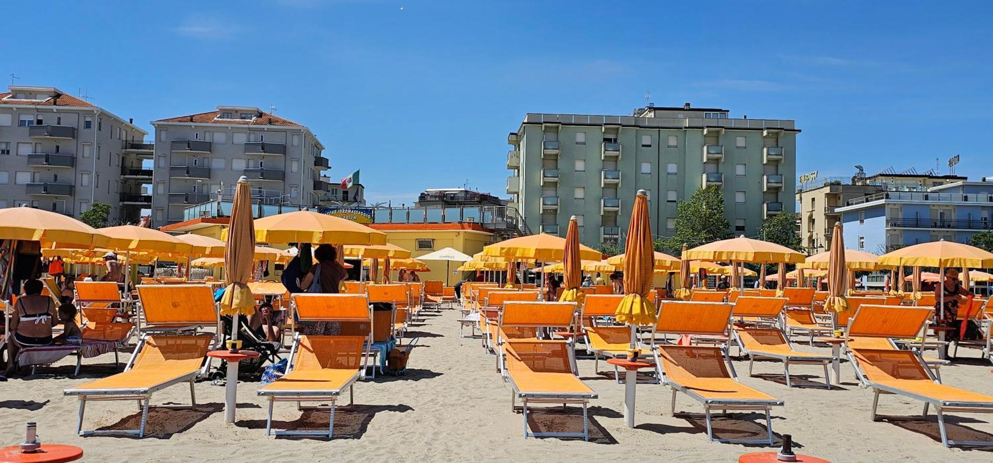 Hotel Sara Cesenatico Buitenkant foto