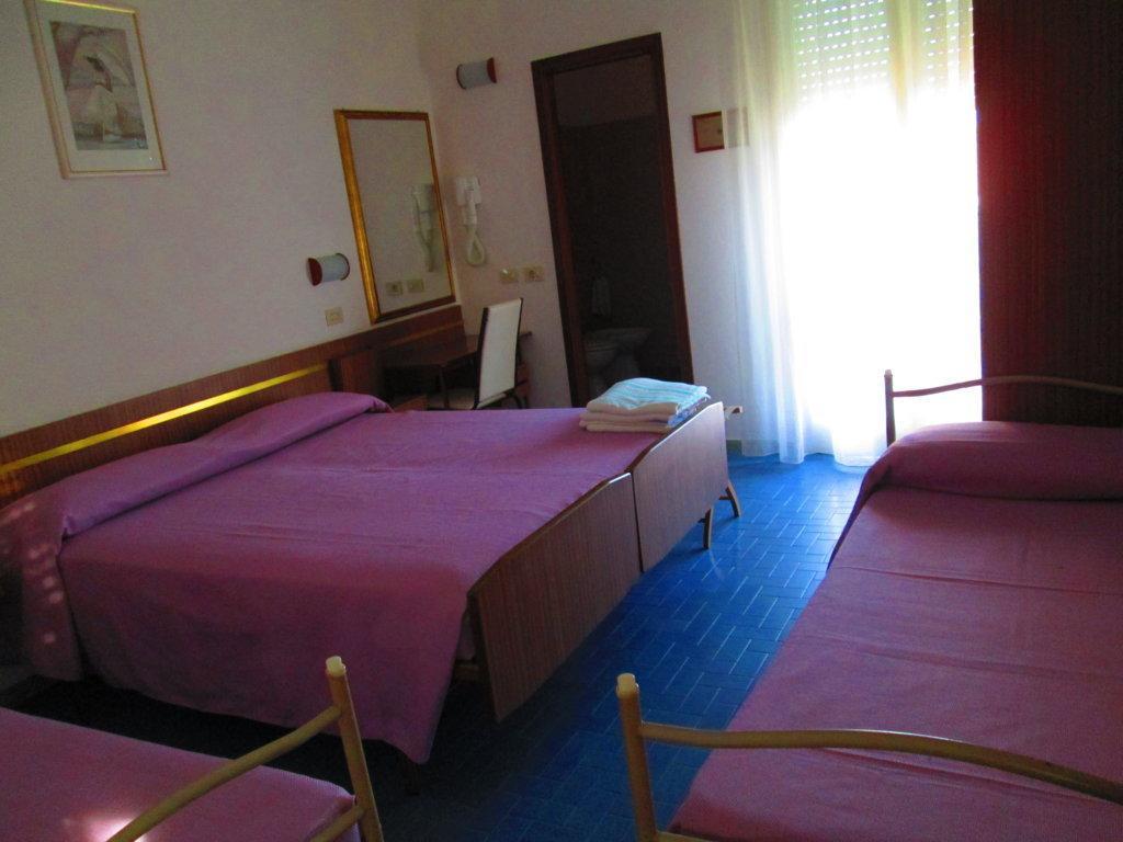 Hotel Sara Cesenatico Buitenkant foto