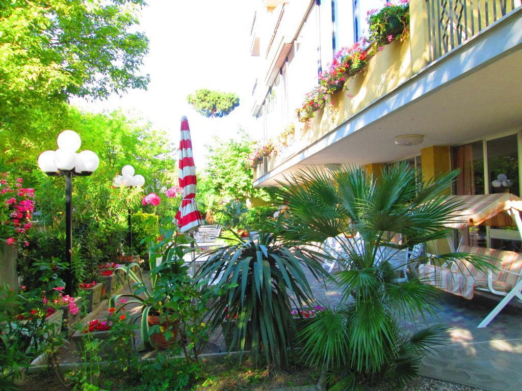 Hotel Sara Cesenatico Buitenkant foto