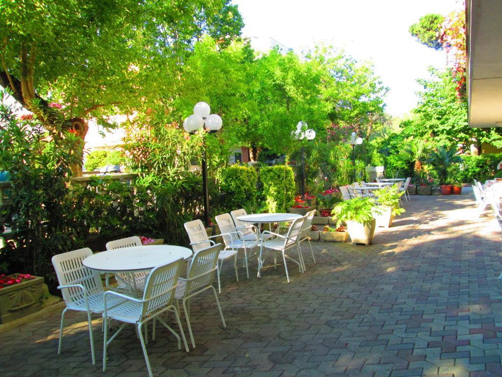 Hotel Sara Cesenatico Buitenkant foto