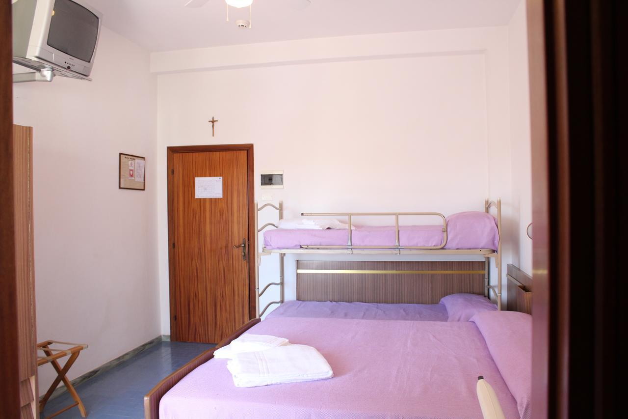 Hotel Sara Cesenatico Buitenkant foto