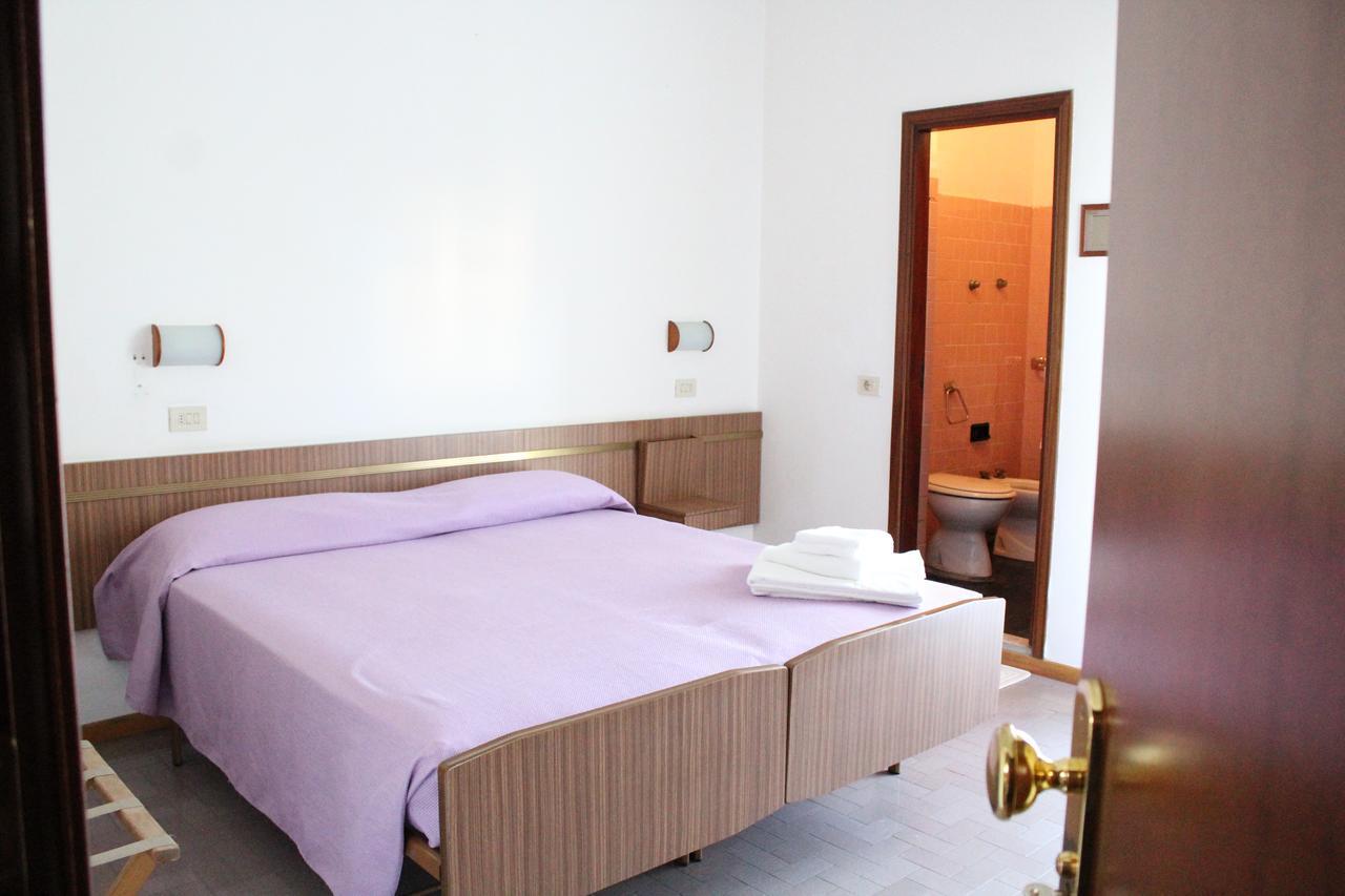 Hotel Sara Cesenatico Buitenkant foto