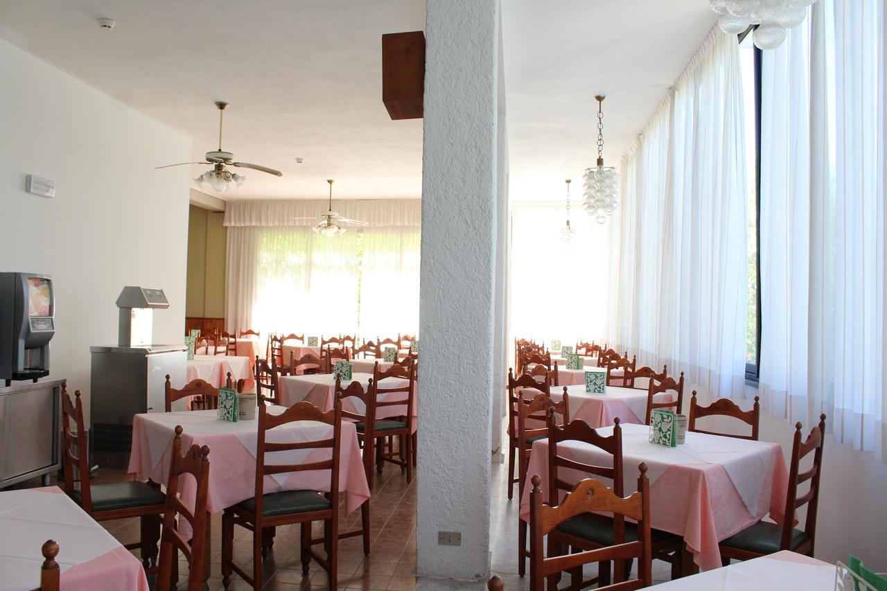 Hotel Sara Cesenatico Buitenkant foto
