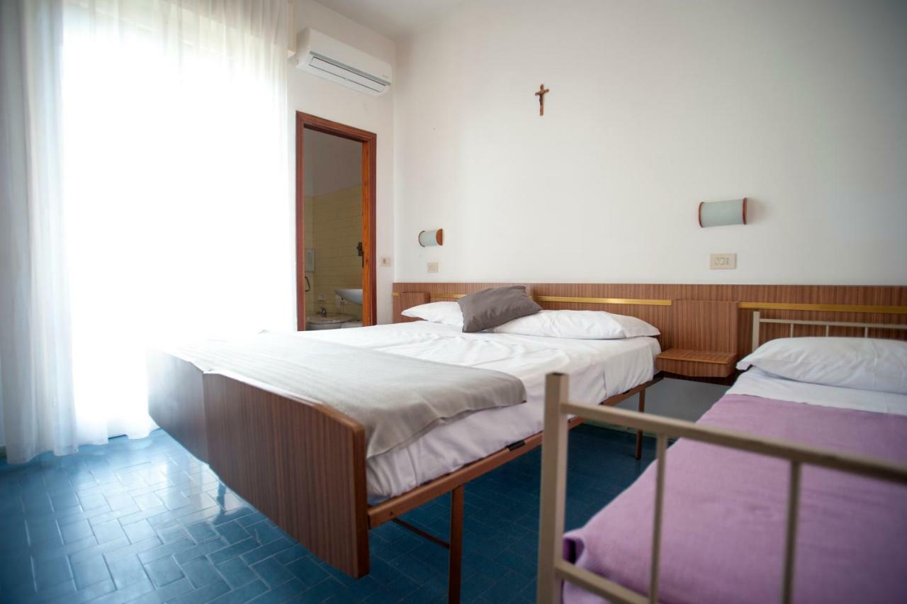 Hotel Sara Cesenatico Buitenkant foto