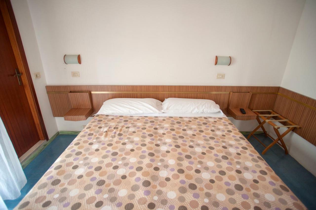 Hotel Sara Cesenatico Buitenkant foto