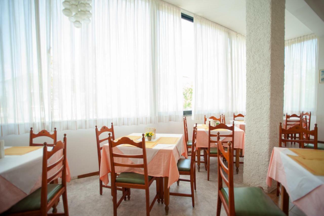 Hotel Sara Cesenatico Buitenkant foto