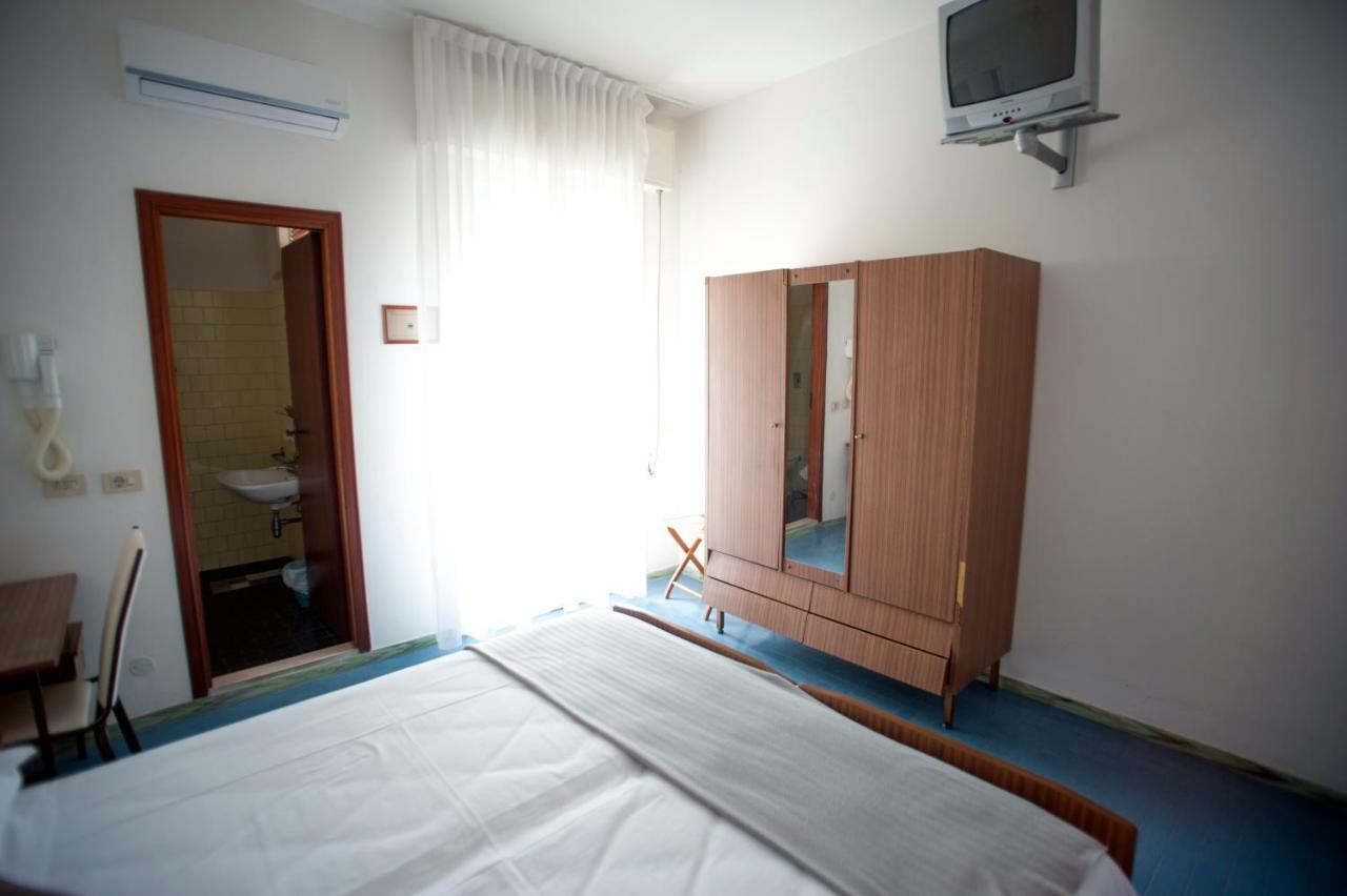 Hotel Sara Cesenatico Buitenkant foto
