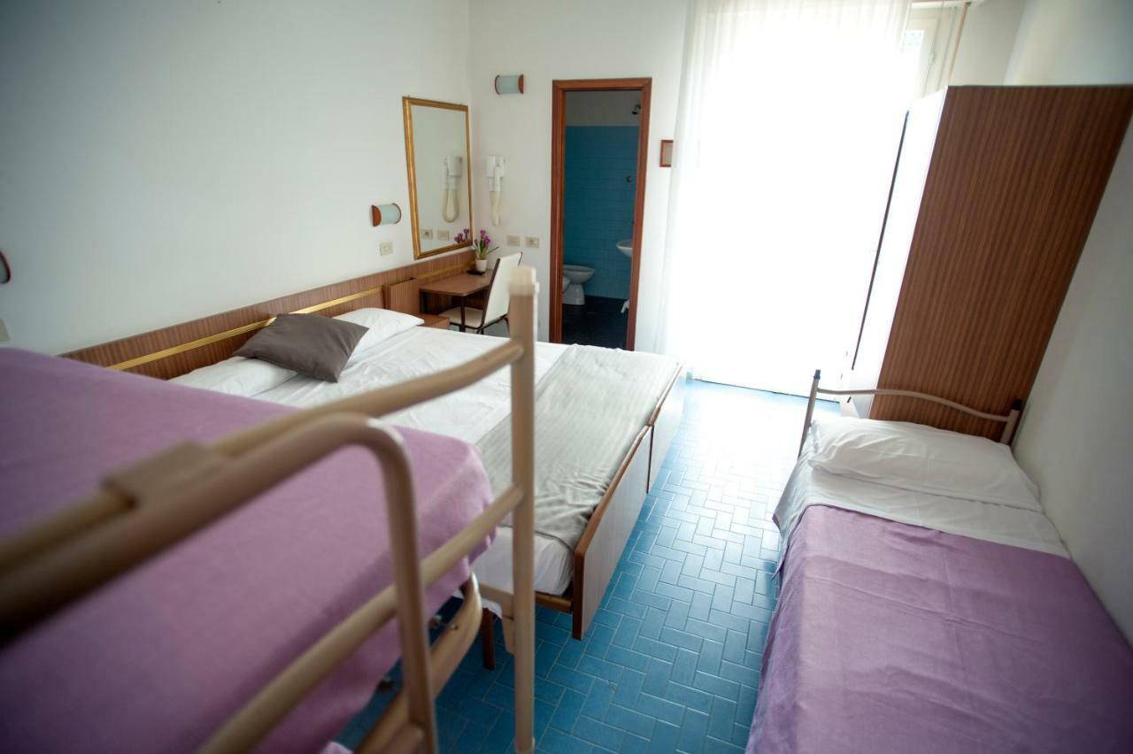 Hotel Sara Cesenatico Buitenkant foto